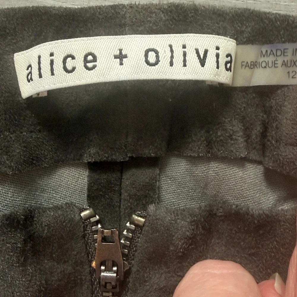 $798 Alice & Olivia lambs leather front zip pants leggings 12 Charcoal